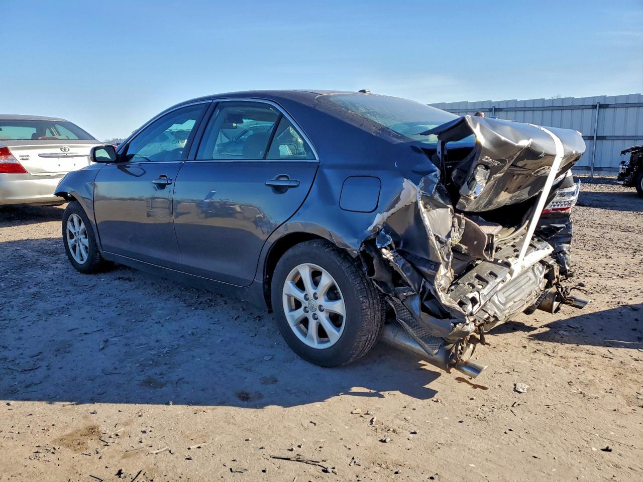 2011 TOYOTA CAMRY SE photo 2