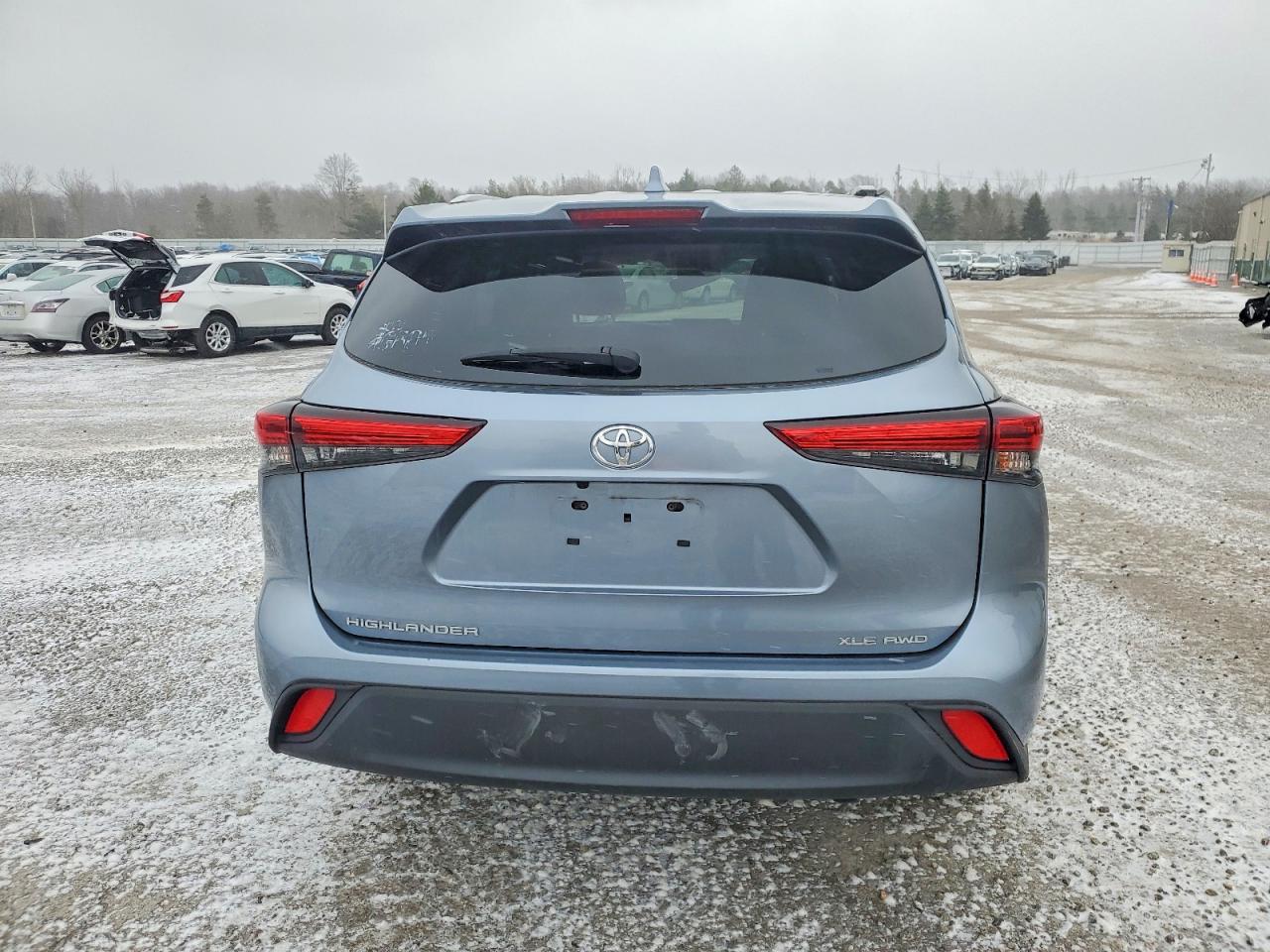 2022 TOYOTA HIGHLANDER XLE photo 6