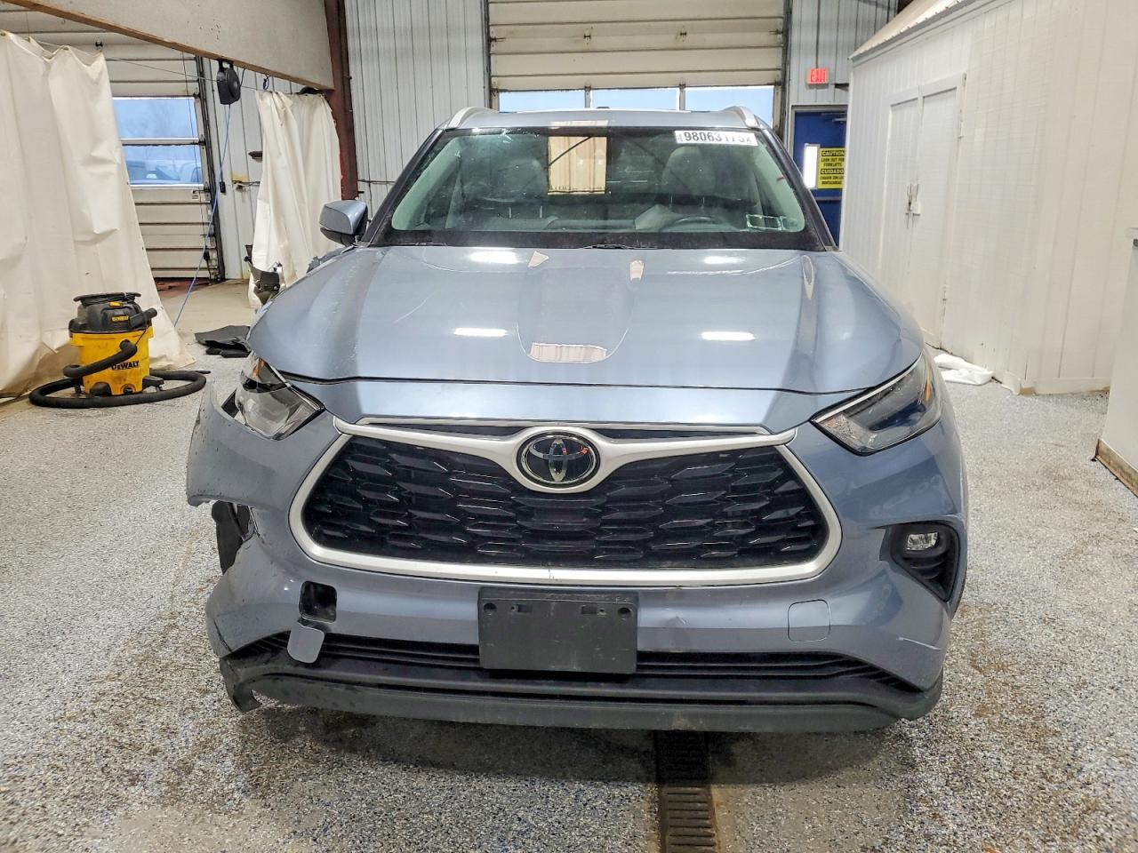2022 TOYOTA HIGHLANDER XLE photo 5