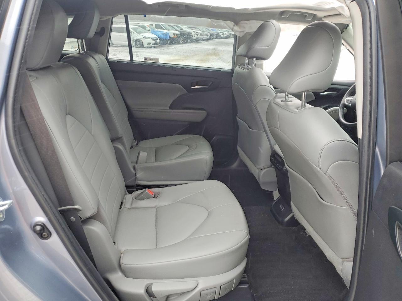 2022 TOYOTA HIGHLANDER XLE photo 11