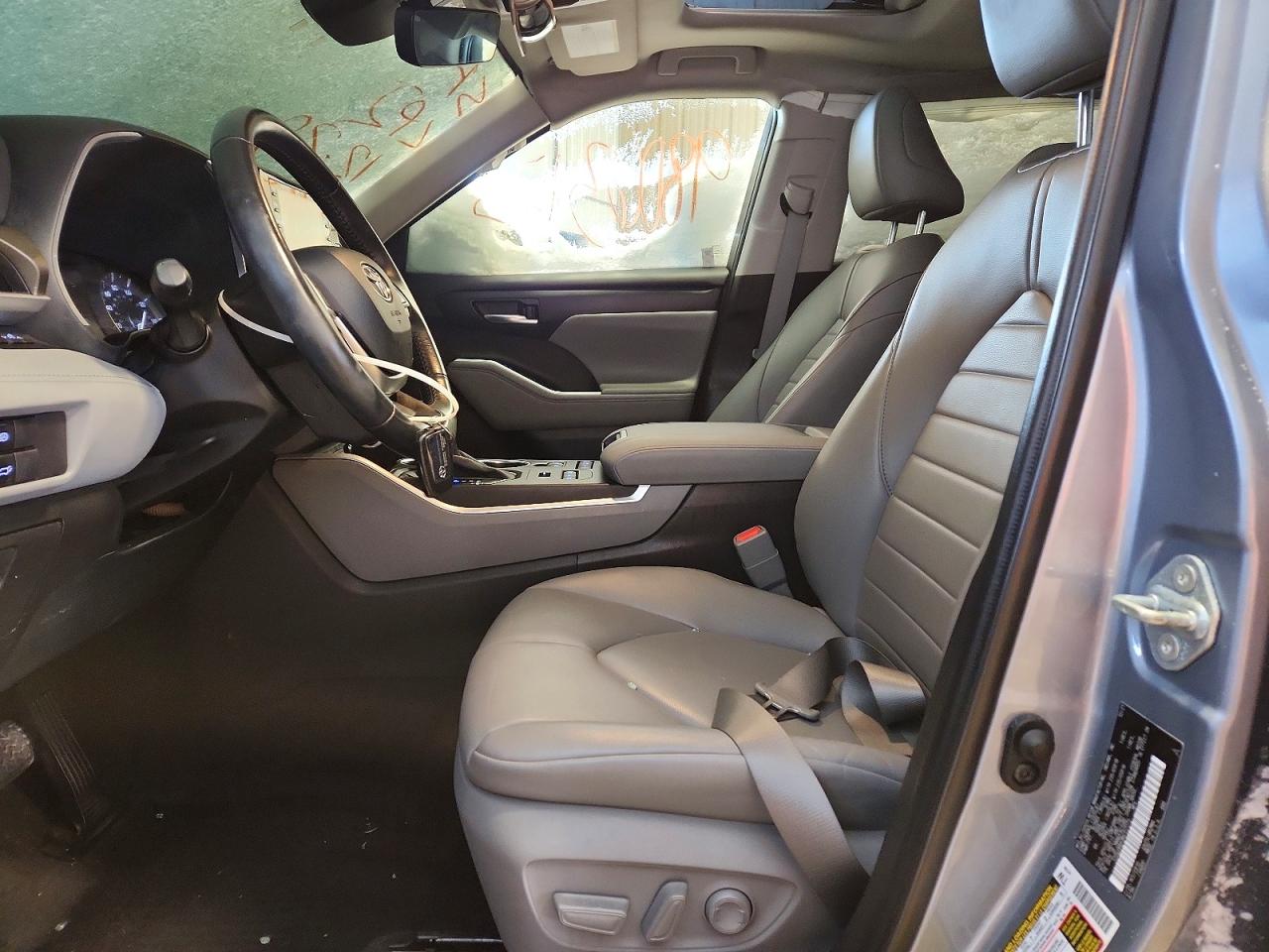 2022 TOYOTA HIGHLANDER XLE photo 7