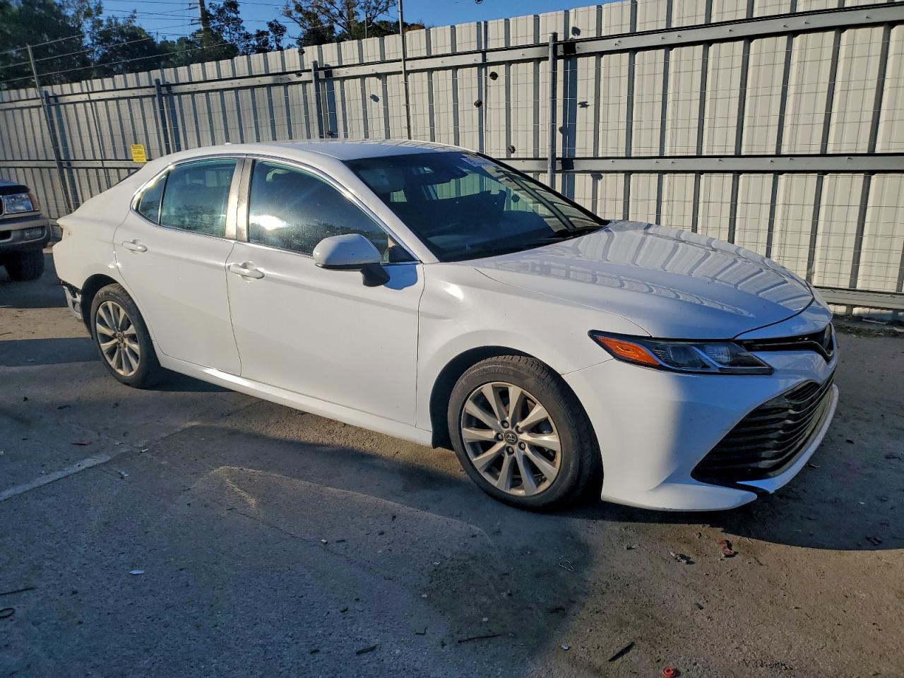 2019 TOYOTA CAMRY photo 4