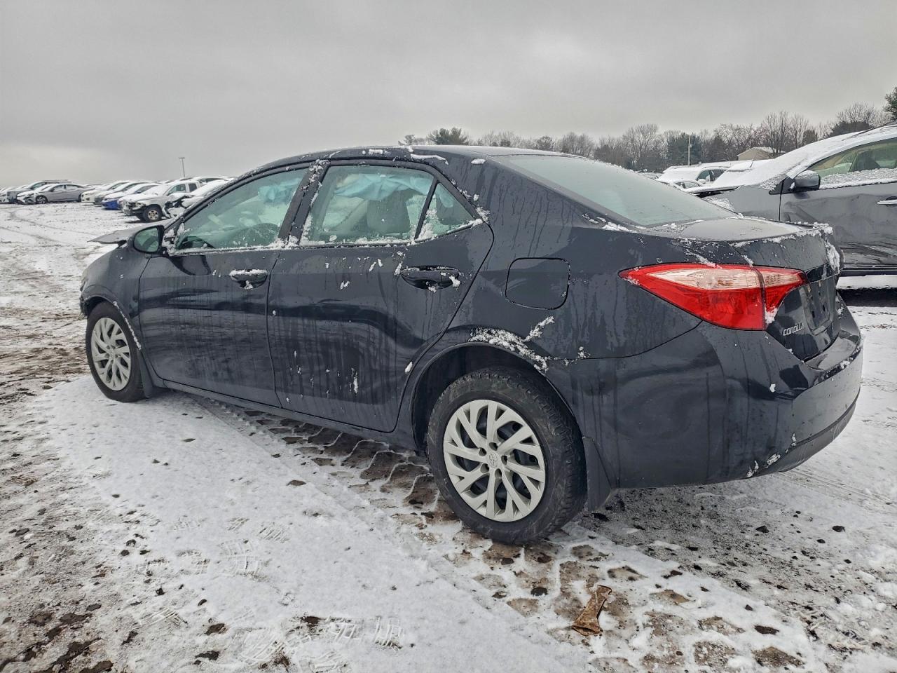 2018 TOYOTA COROLLA L photo 2