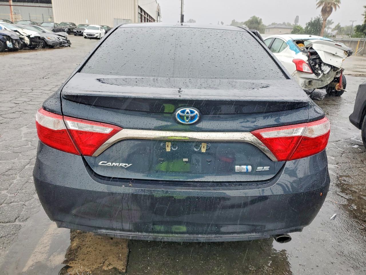 2017 TOYOTA CAMRY HYBRID photo 6