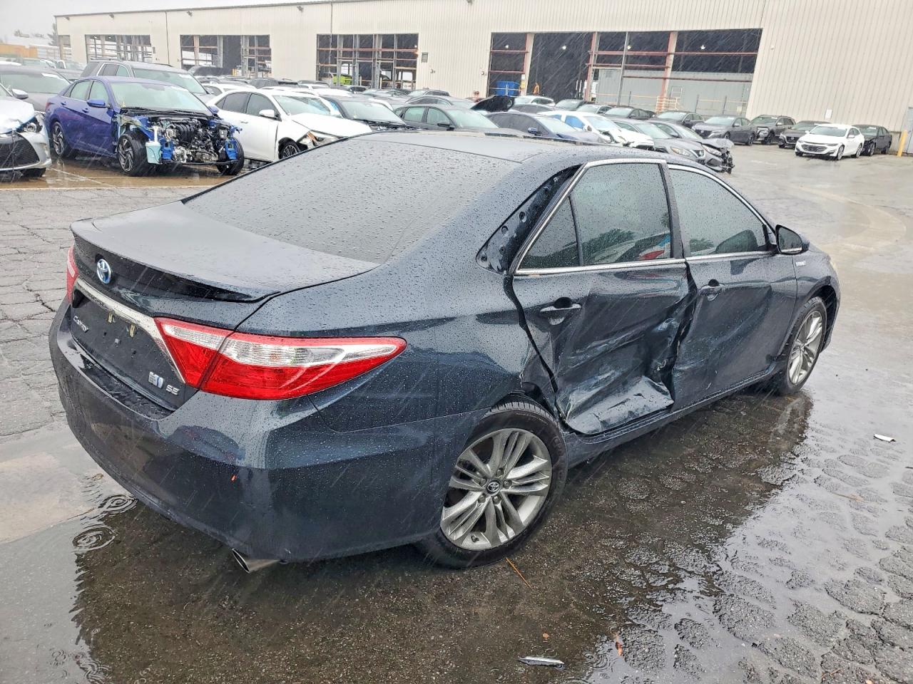 2017 TOYOTA CAMRY HYBRID photo 3