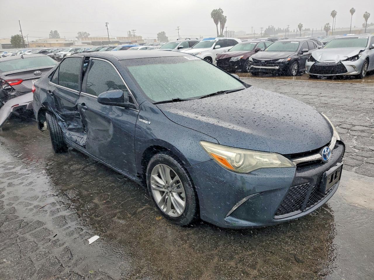 2017 TOYOTA CAMRY HYBRID photo 4