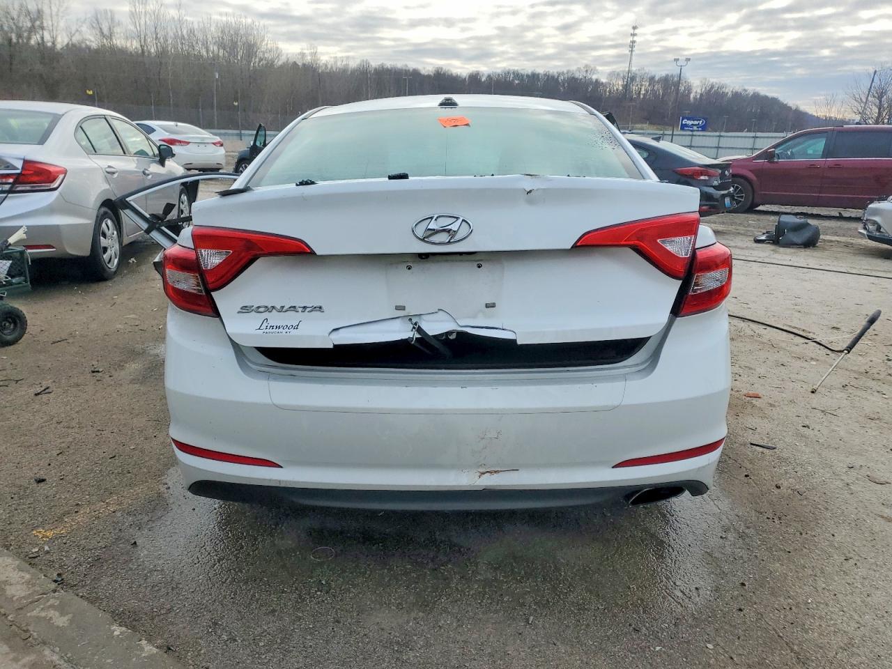2015 HYUNDAI SONATA SE photo 6