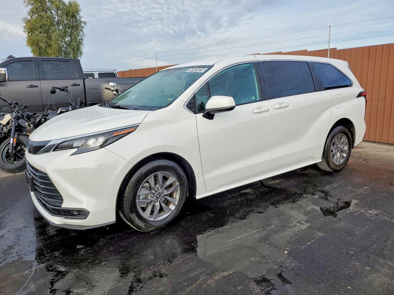 2025 TOYOTA SIENNA