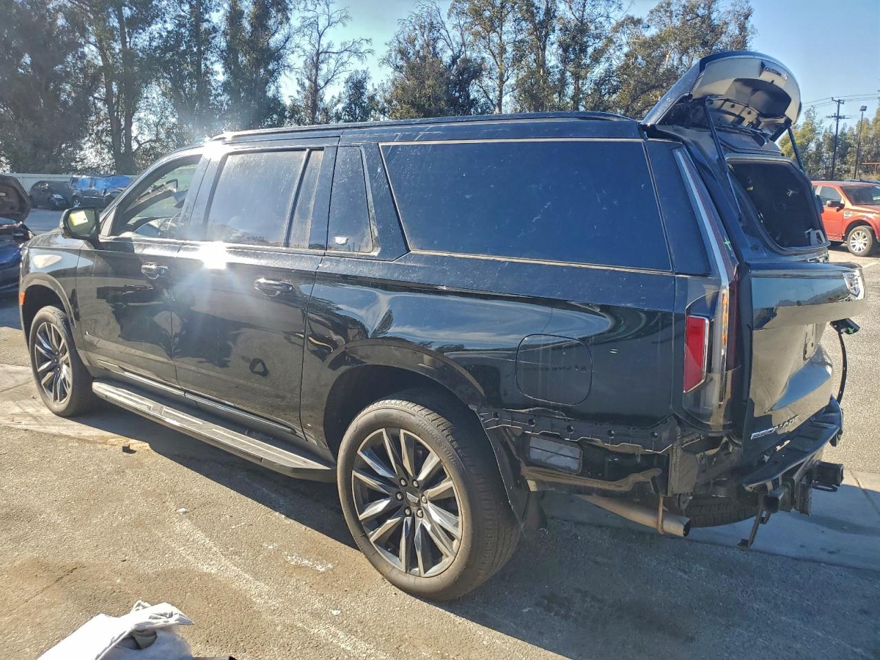 2023 CADILLAC ESCALADE ESV SPORT photo 2