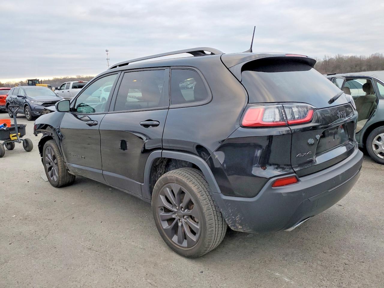 2021 JEEP CHEROKEE LATITUDE LUX photo 2