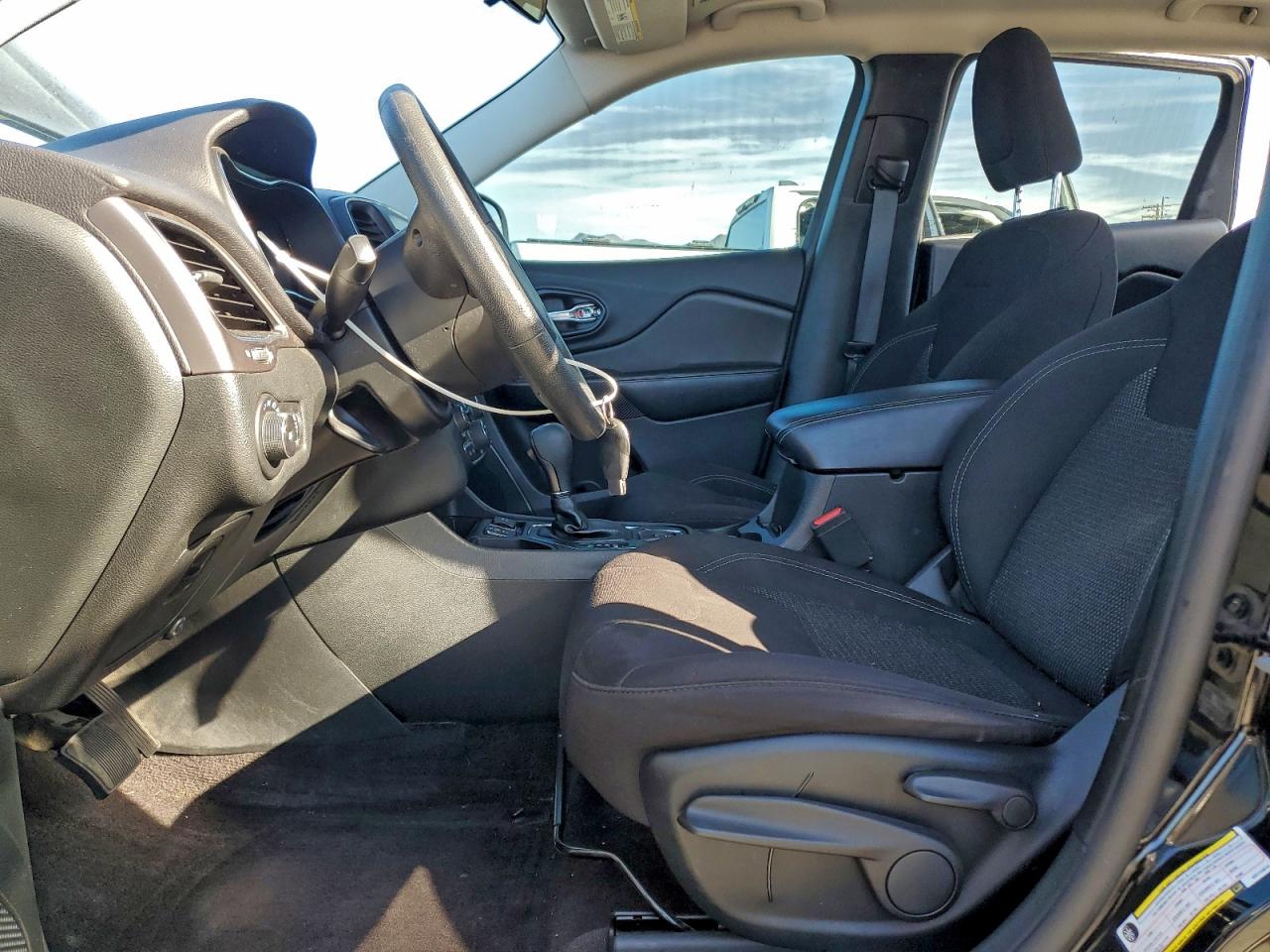 2019 JEEP CHEROKEE LATITUDE photo 7