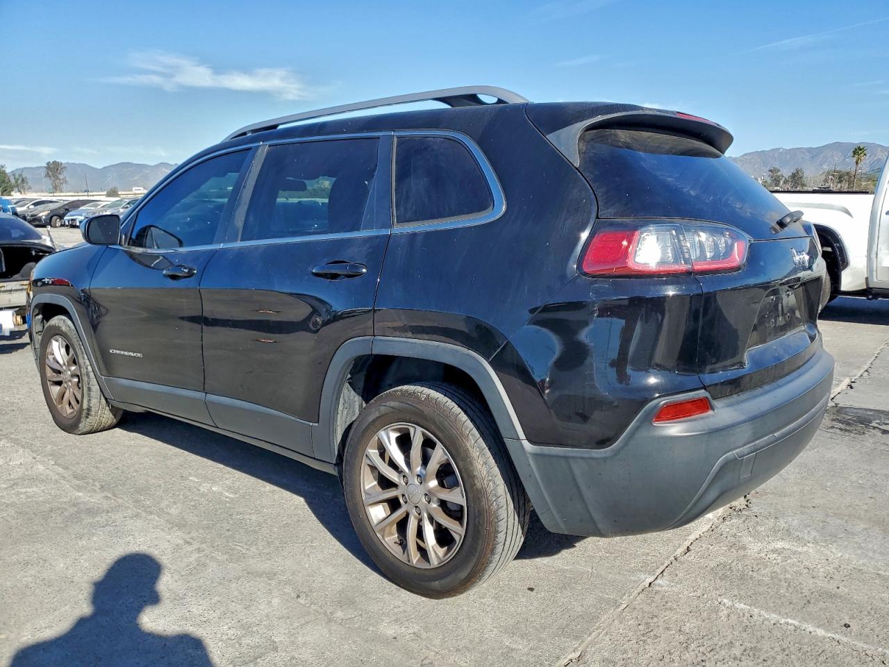 2019 JEEP CHEROKEE LATITUDE photo 2