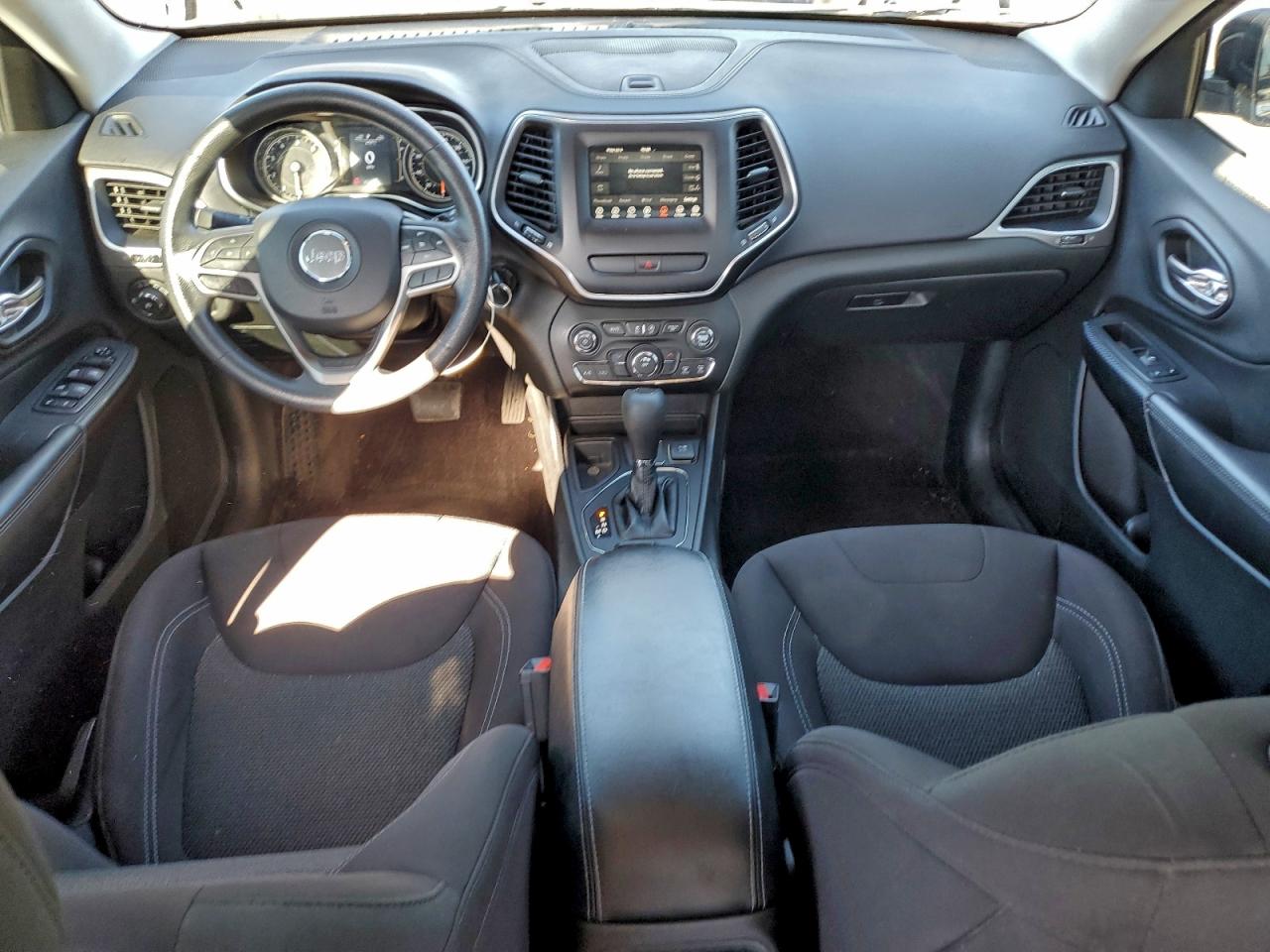 2019 JEEP CHEROKEE LATITUDE photo 8