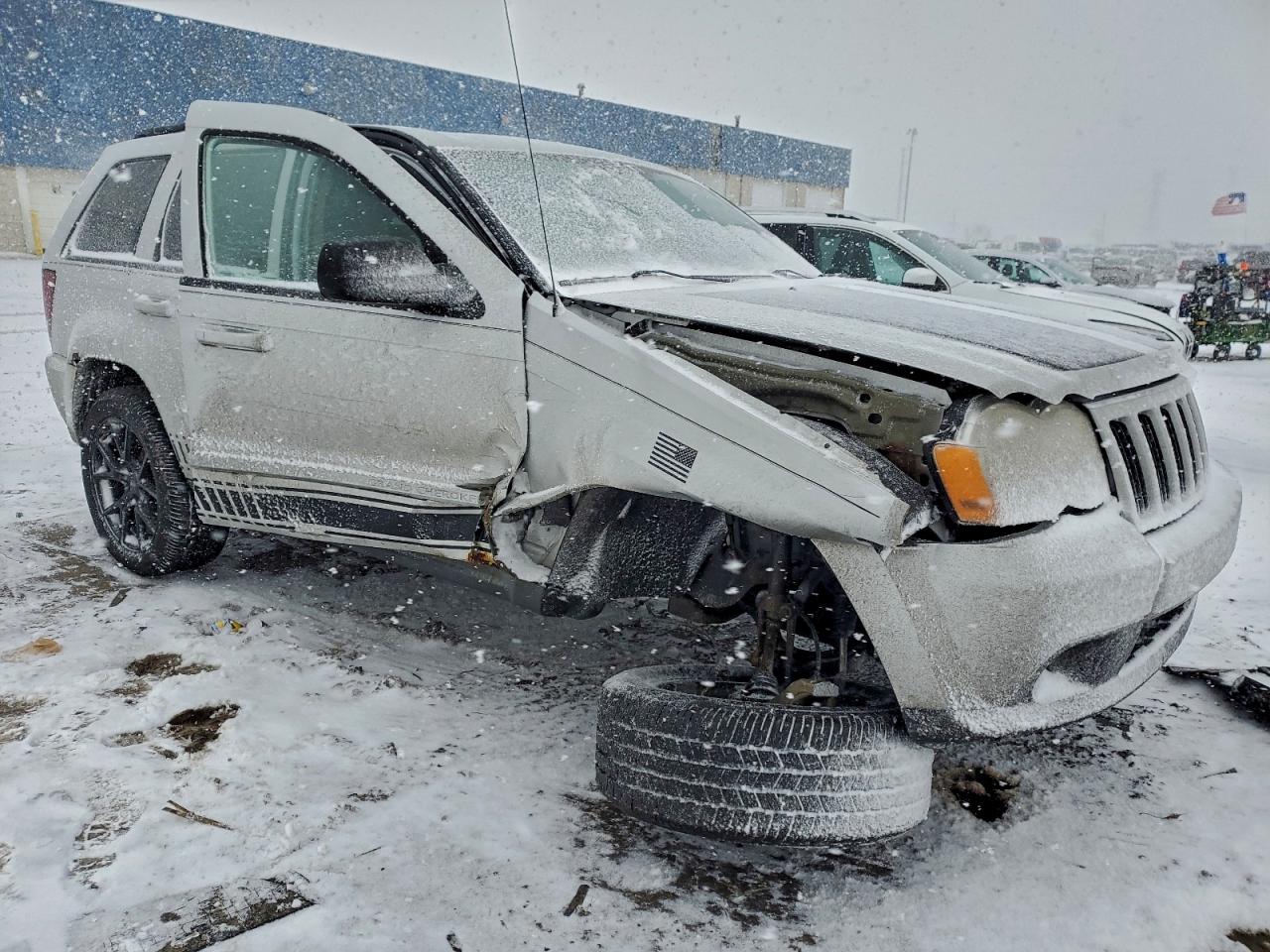 2010 JEEP GRAND CHEROKEE LAREDO photo 4