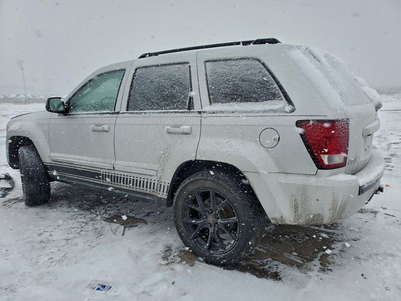 2010 JEEP GRAND CHEROKEE LAREDO photo 2