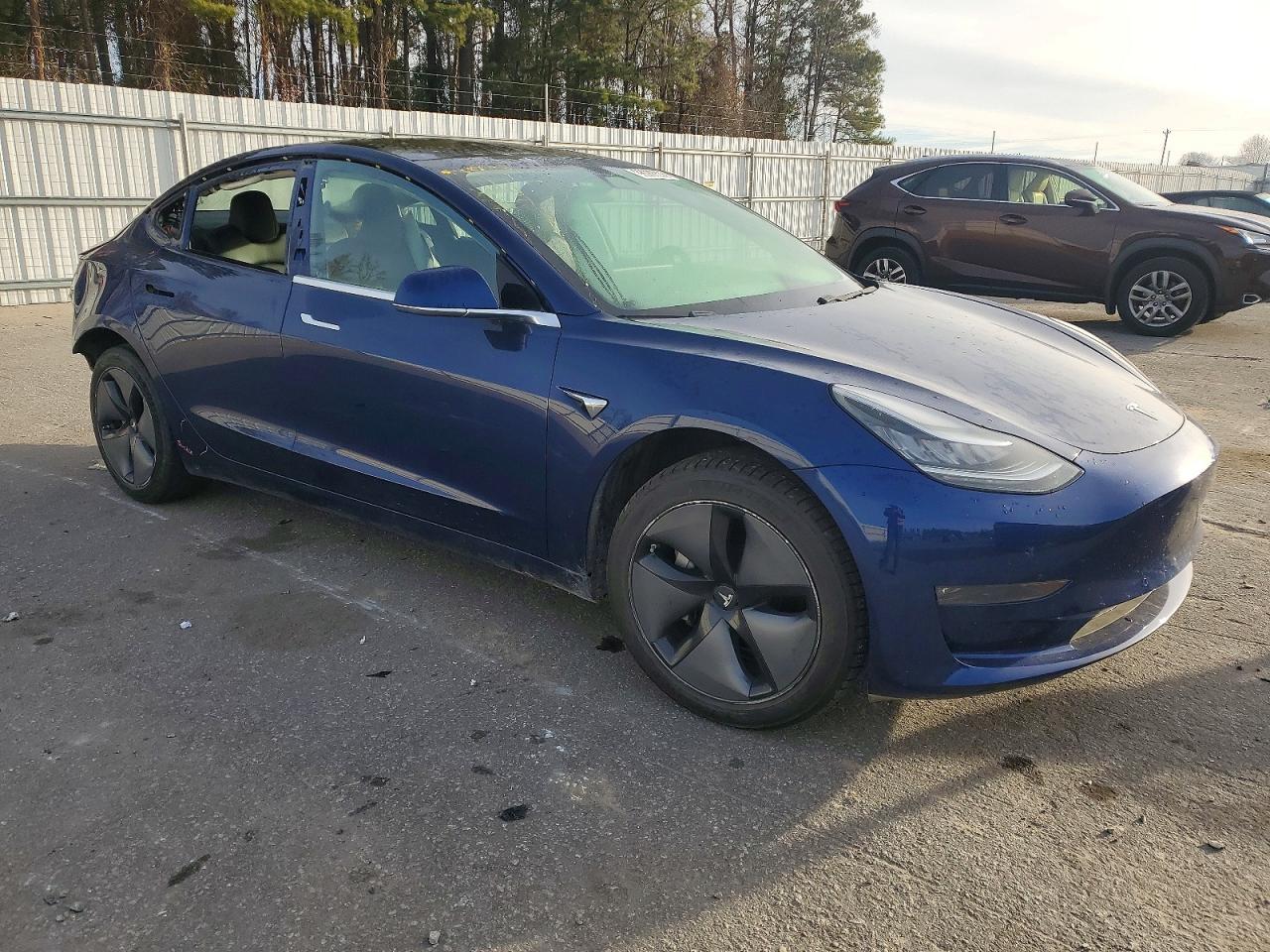 2019 TESLA MODEL 3 photo 4
