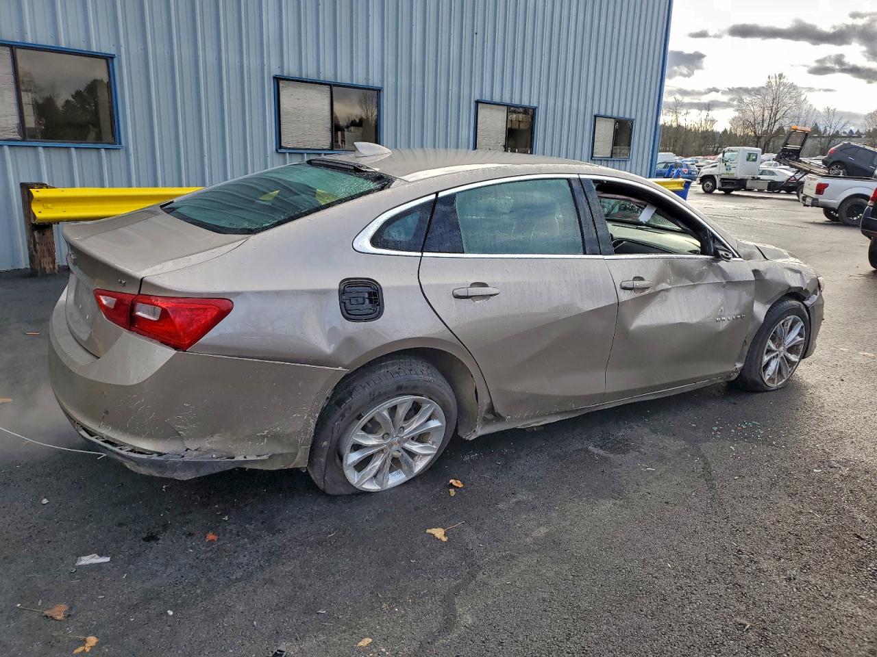 2024 CHEVROLET MALIBU LT photo 3