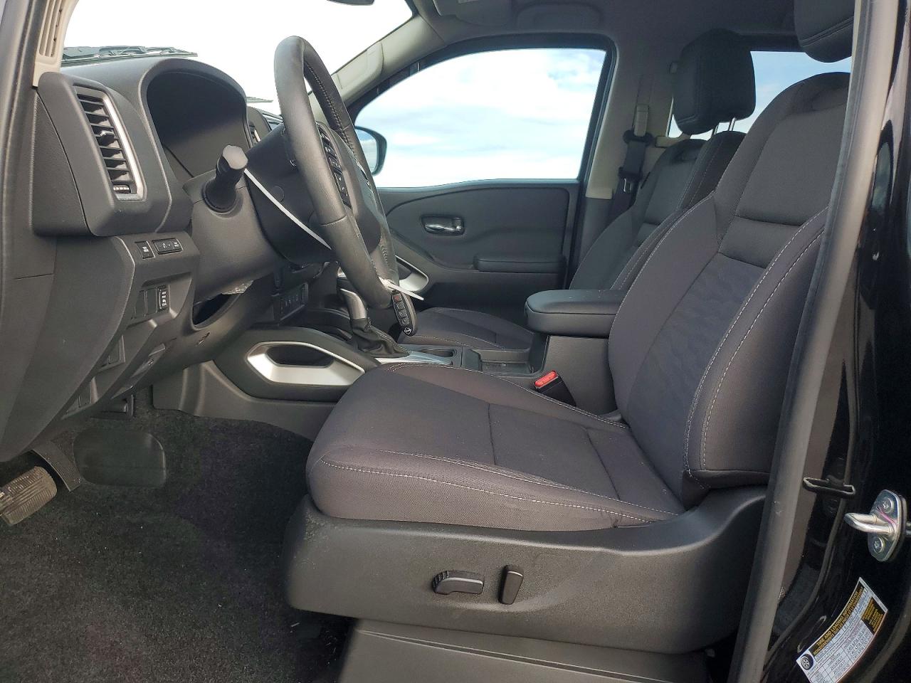 2024 NISSAN FRONTIER photo 13