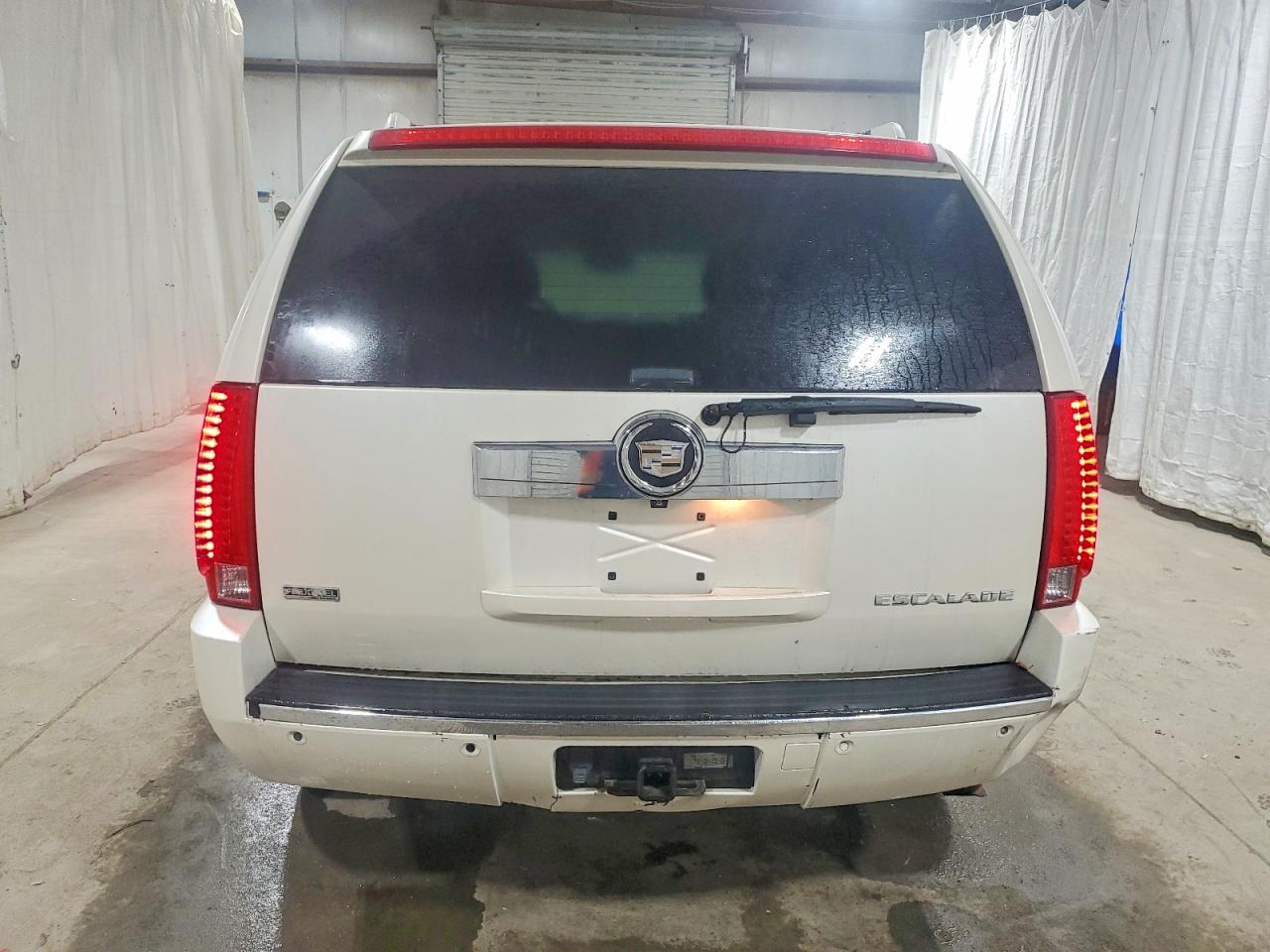 2011 CADILLAC ESCALADE PREMIUM photo 6