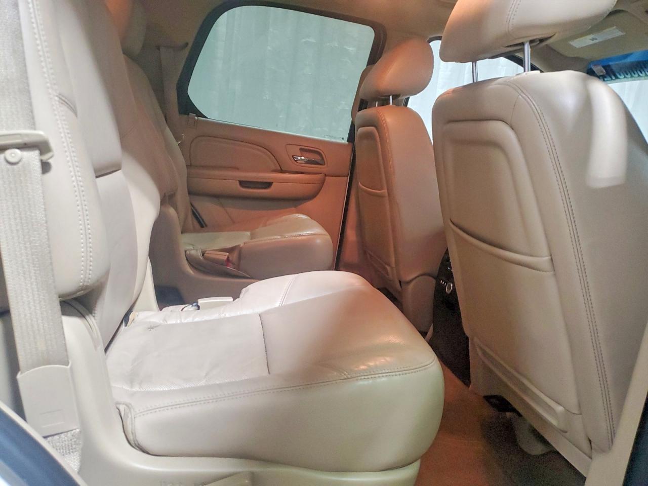 2011 CADILLAC ESCALADE PREMIUM photo 11