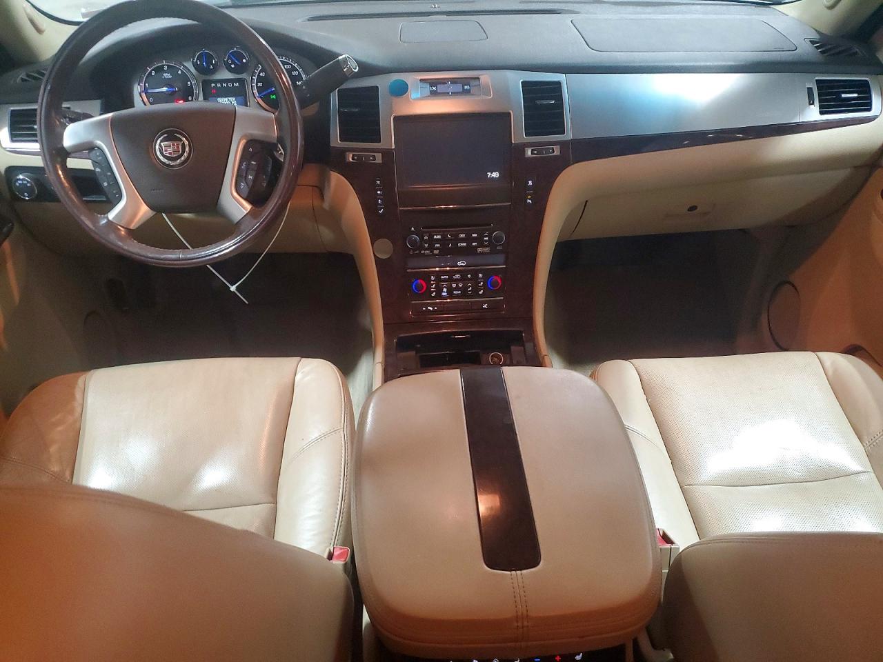 2011 CADILLAC ESCALADE PREMIUM photo 8