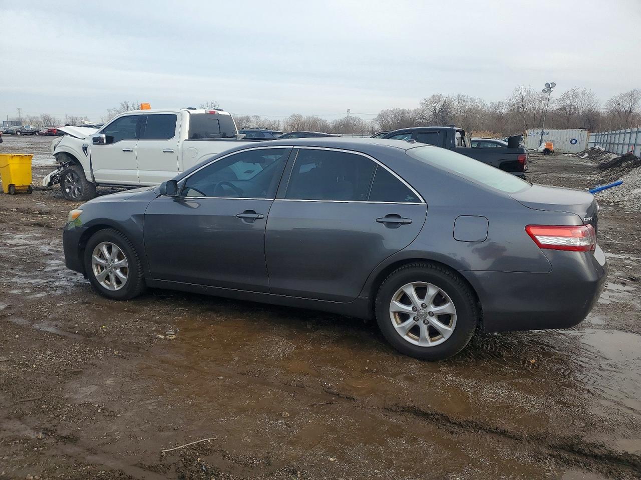 2011 TOYOTA CAMRY BASE photo 2