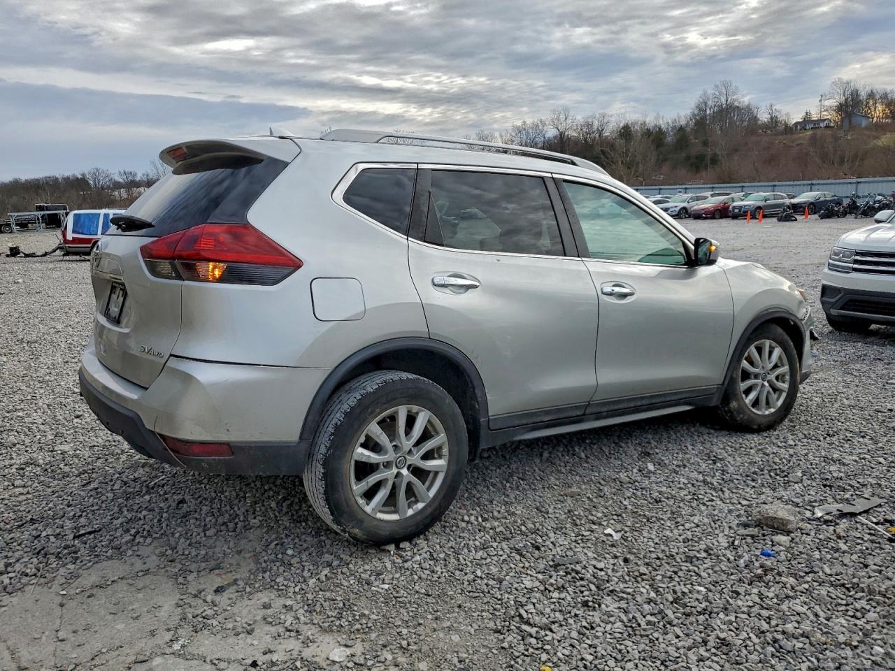 2018 NISSAN ROGUE S photo 3