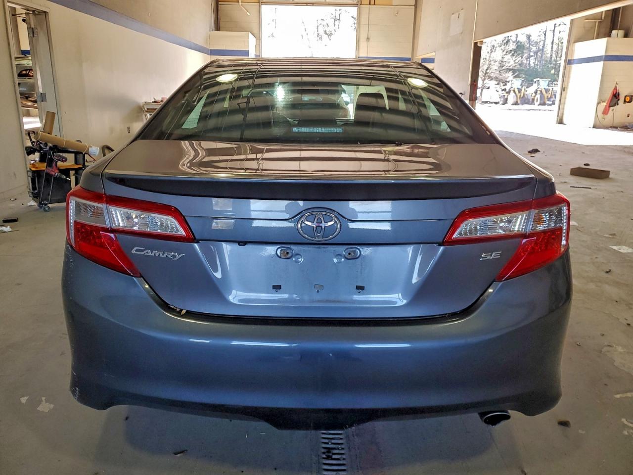 2014 TOYOTA CAMRY L photo 6