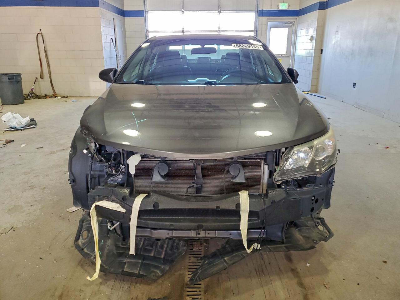 2014 TOYOTA CAMRY L photo 5