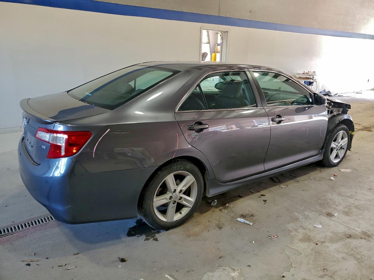 2014 TOYOTA CAMRY L photo 3