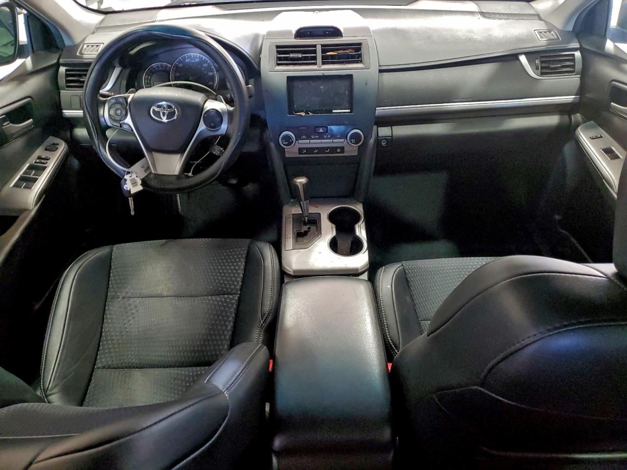 2014 TOYOTA CAMRY L photo 8