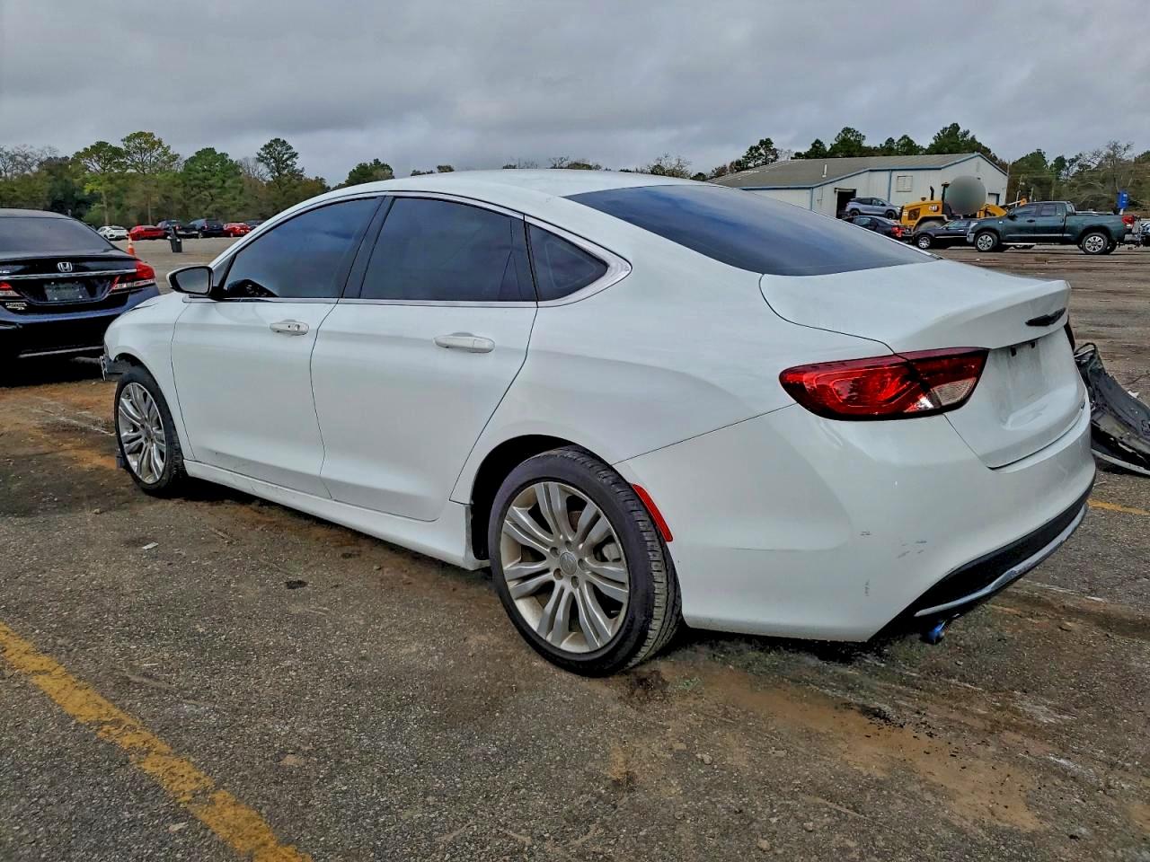 2016 CHRYSLER 200 LIMITED photo 4