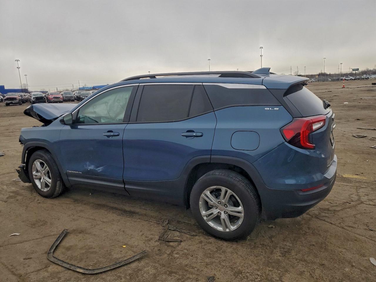 2024 GMC TERRAIN SLE photo 2
