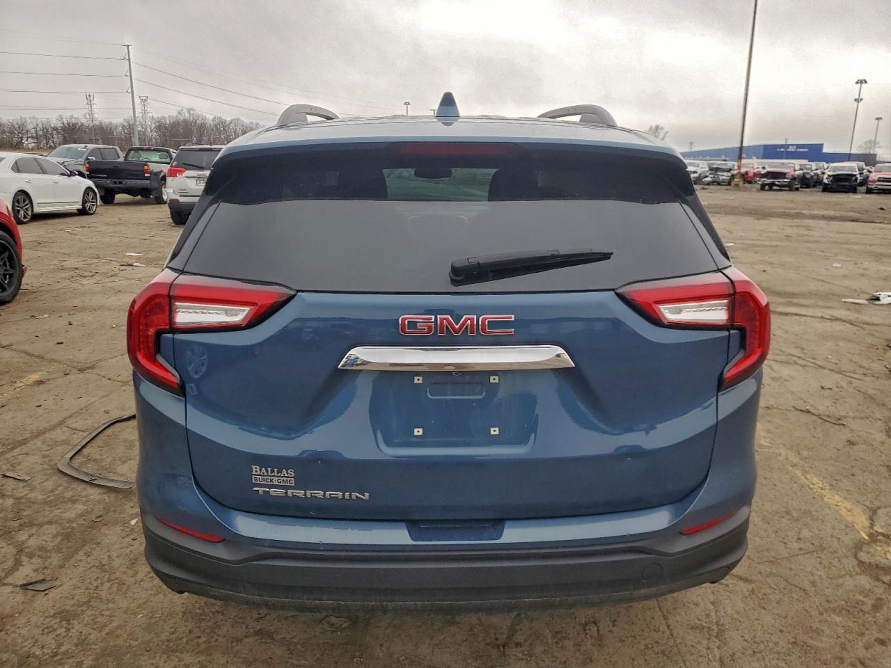 2024 GMC TERRAIN SLE photo 6