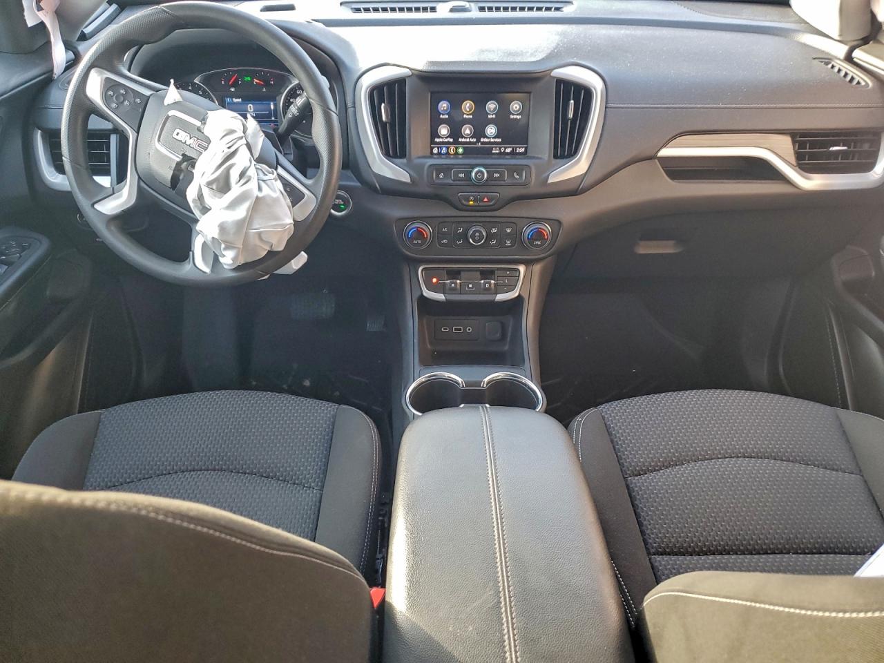 2024 GMC TERRAIN SLE photo 8