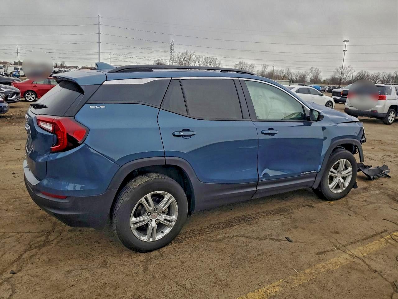 2024 GMC TERRAIN SLE photo 3
