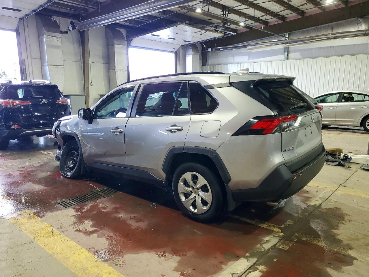 2021 TOYOTA RAV4 LE photo 2
