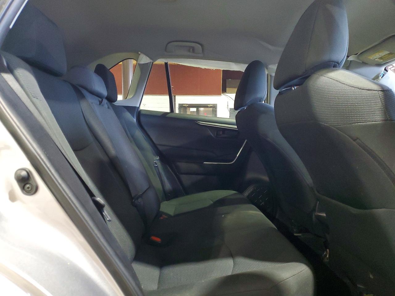 2021 TOYOTA RAV4 LE photo 11