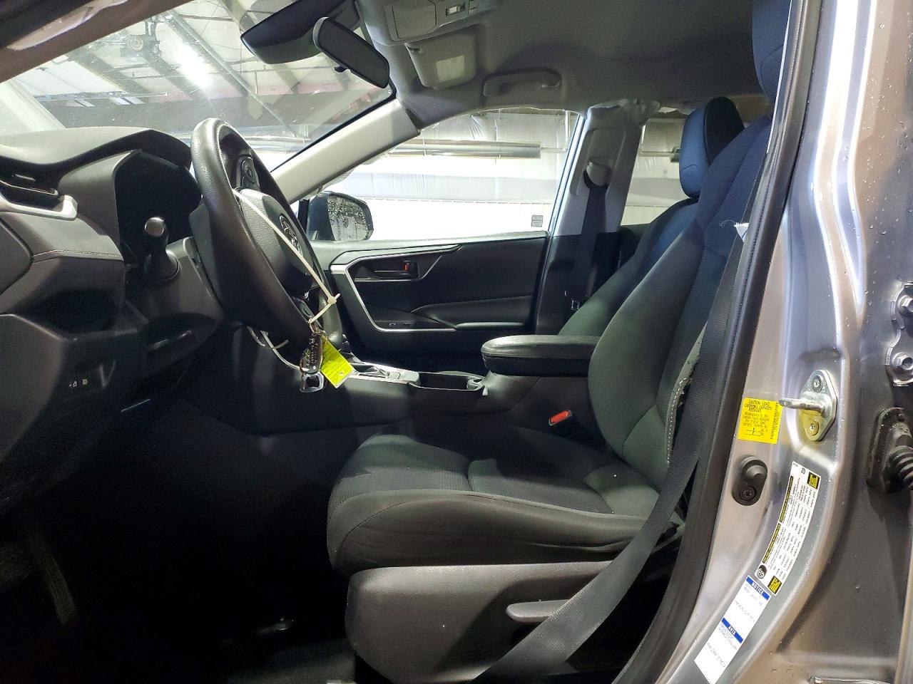2021 TOYOTA RAV4 LE photo 7