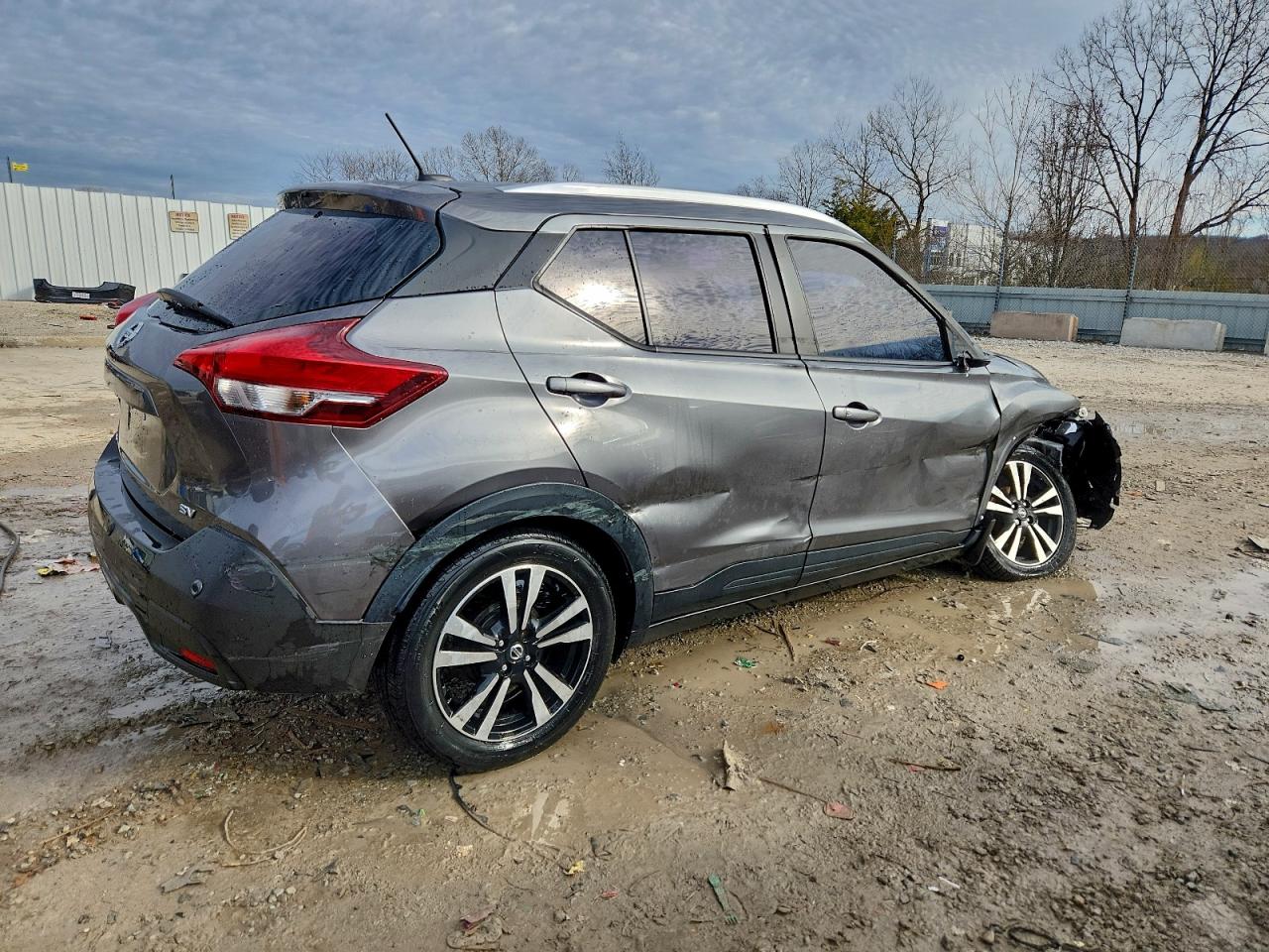 2020 NISSAN KICKS SV photo 3