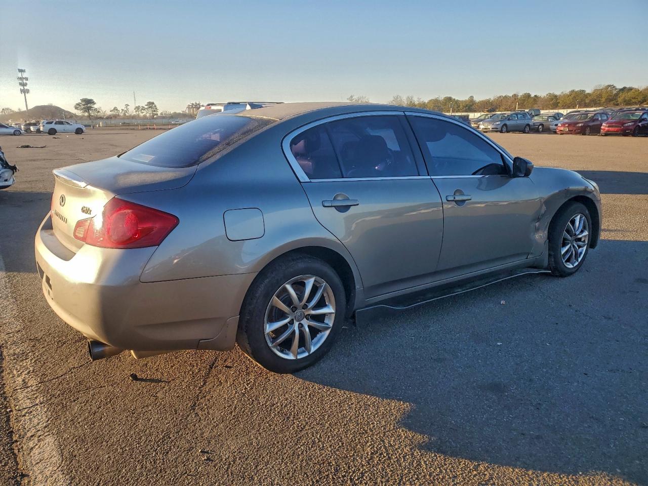 2009 INFINITI G37 photo 3