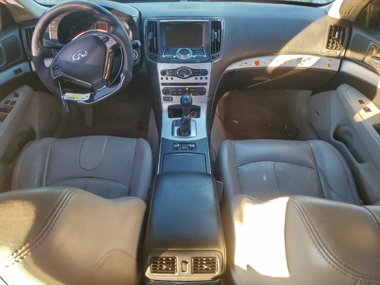 2009 INFINITI G37 photo 8