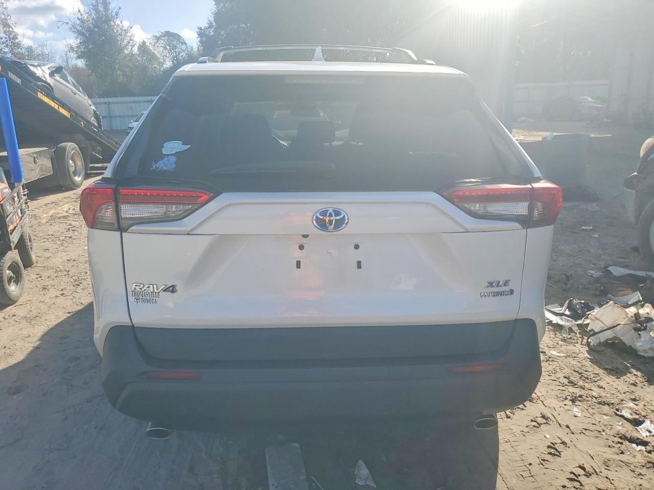 2022 TOYOTA RAV4 XLE PREMIUM photo 6