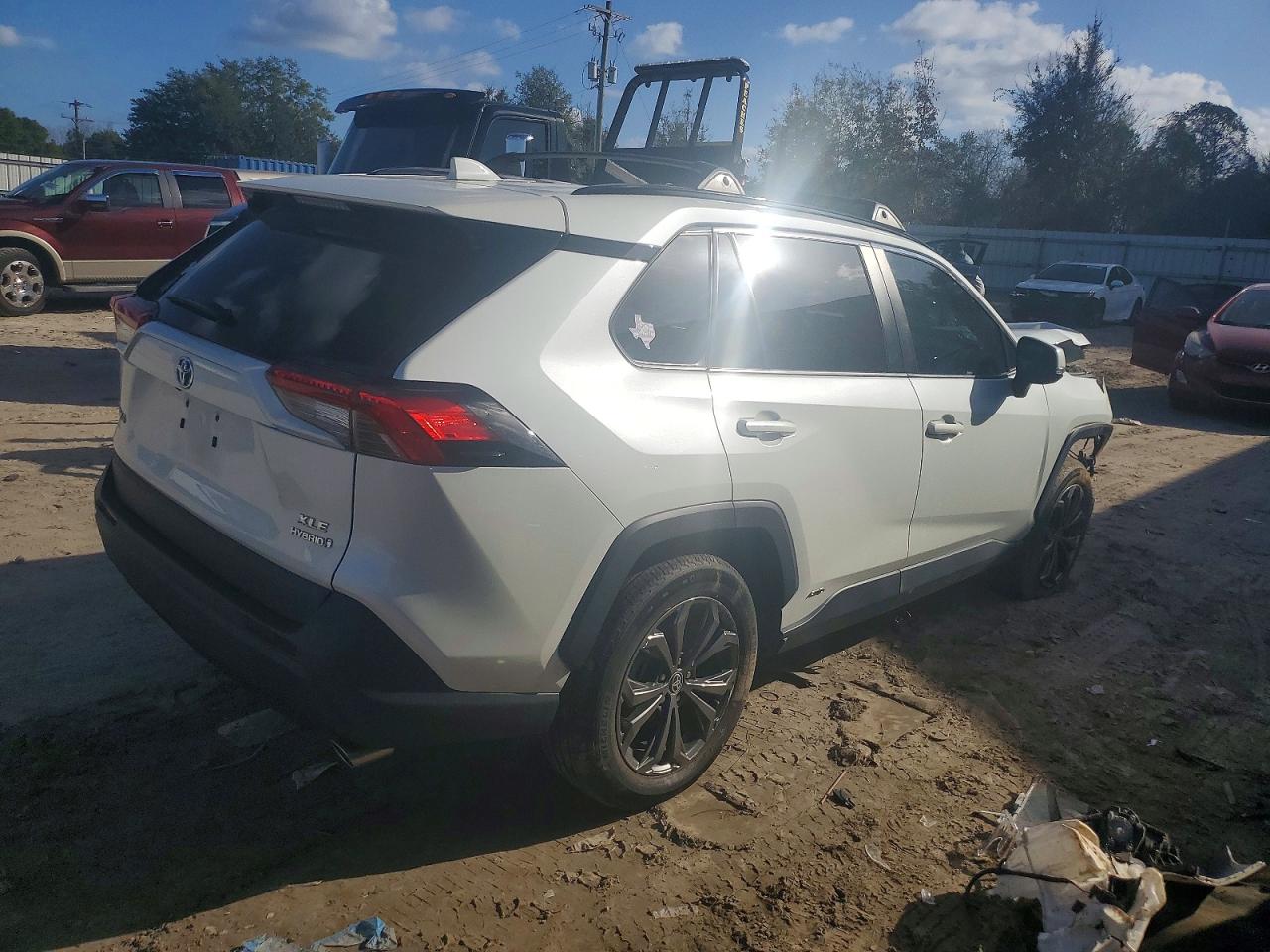 2022 TOYOTA RAV4 XLE PREMIUM photo 3