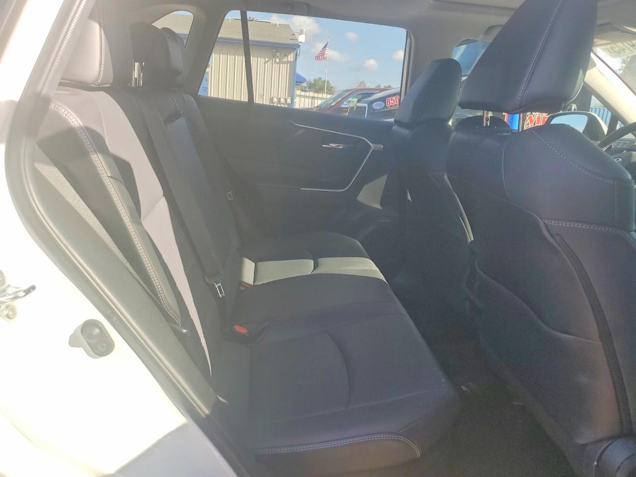 2022 TOYOTA RAV4 XLE PREMIUM photo 11