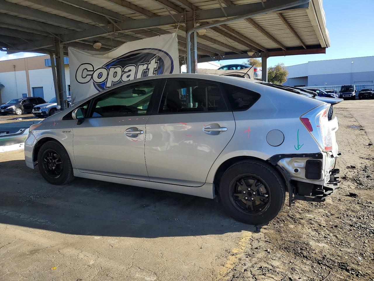 2012 TOYOTA PRIUS photo 2