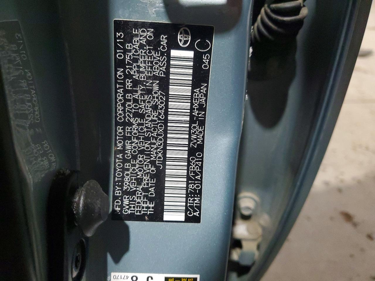 2013 TOYOTA PRIUS photo 13