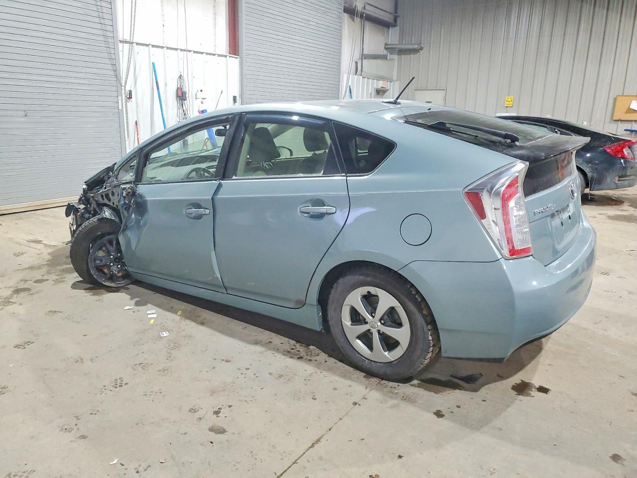 2013 TOYOTA PRIUS photo 2