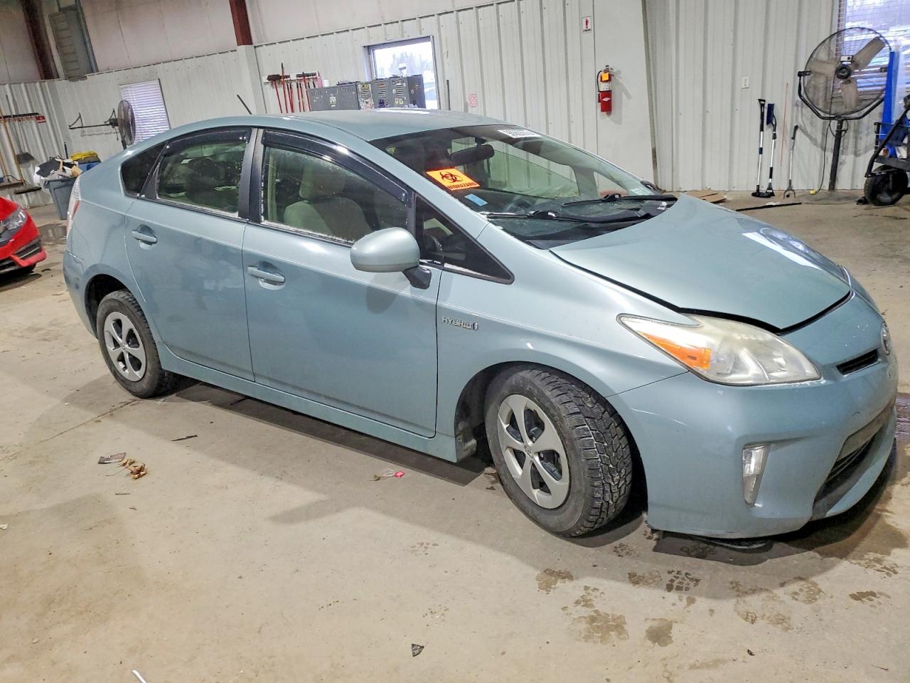 2013 TOYOTA PRIUS photo 4