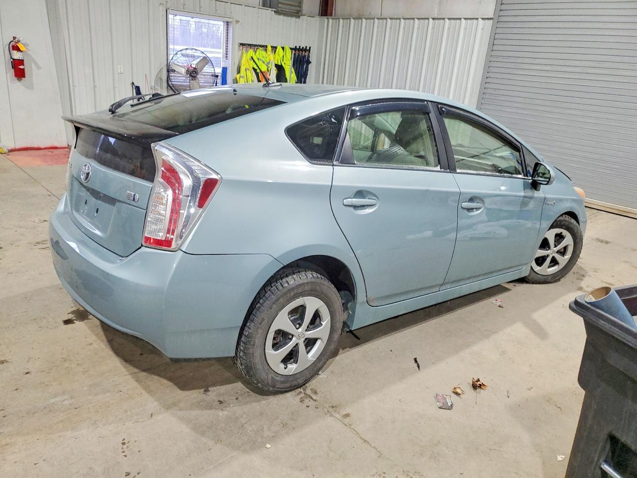 2013 TOYOTA PRIUS photo 3